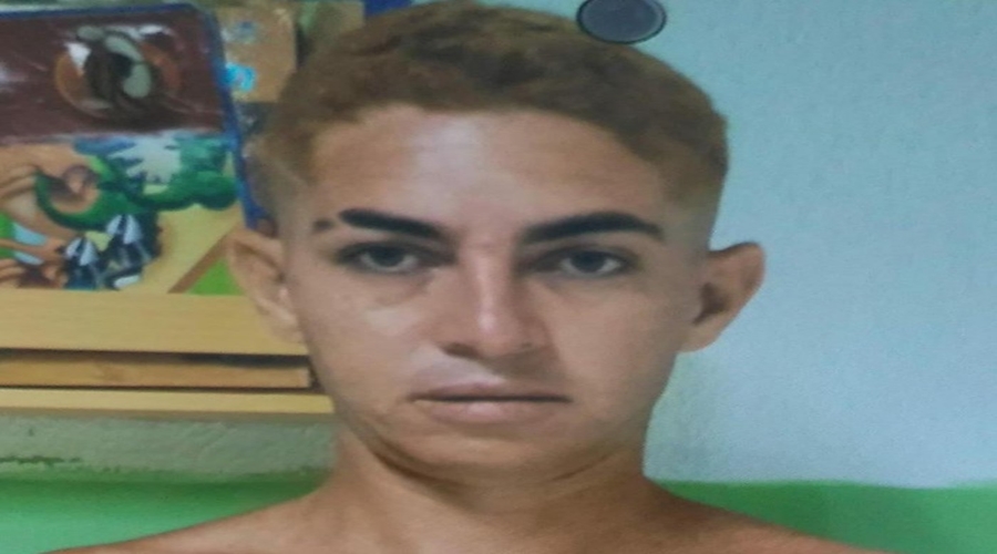 Mãe flagra padrasto espancando e sufocando os filhos de 2 e 3 anos e suspeito é preso, na Paraíba