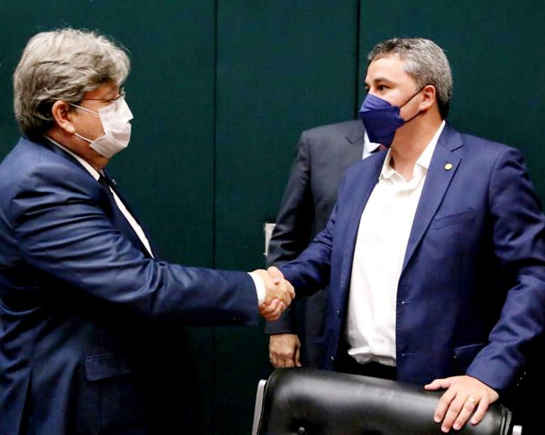 Após decisão de Romero Rodrigues, Efraim Filho e João Azevedo se reúnem em Brasília