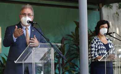 Fiocruz prevê entrega de vacinas com insumo nacional em setembro