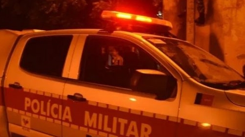 PM prende dupla com arsenal em Campina Grande; armas seriam entregues a membros de facção