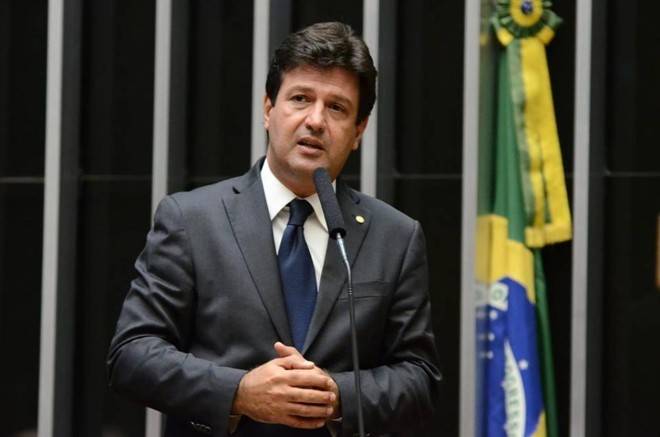 Luiz Henrique Mandetta desiste de candidatura à Presidência e União Brasil negocia apoio a Moro
