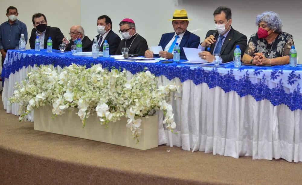 A Assembleia Legislativa da Paraíba homenageia personalidades, religiosos e jornalista em Cajazeiras