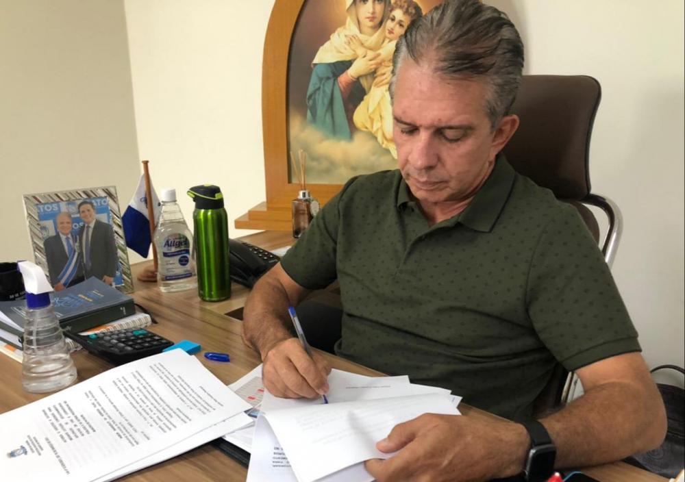 Prefeito Nabor Wanderley anuncia cronograma de pagamentos dos servidores de Patos