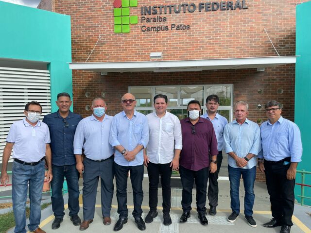 Ministro garante criação do Instituto Federal do Sertão em visita a Patos