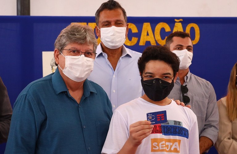 João Azevêdo disponibiliza 260 mil chips para alunos e professores da Rede Estadual de Ensino e amplia acesso ao ensino remoto