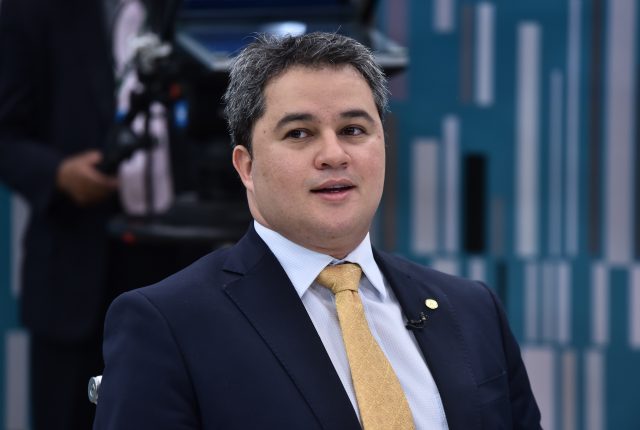 União Brasil vê Efraim Filho como vice de Sérgio Moro