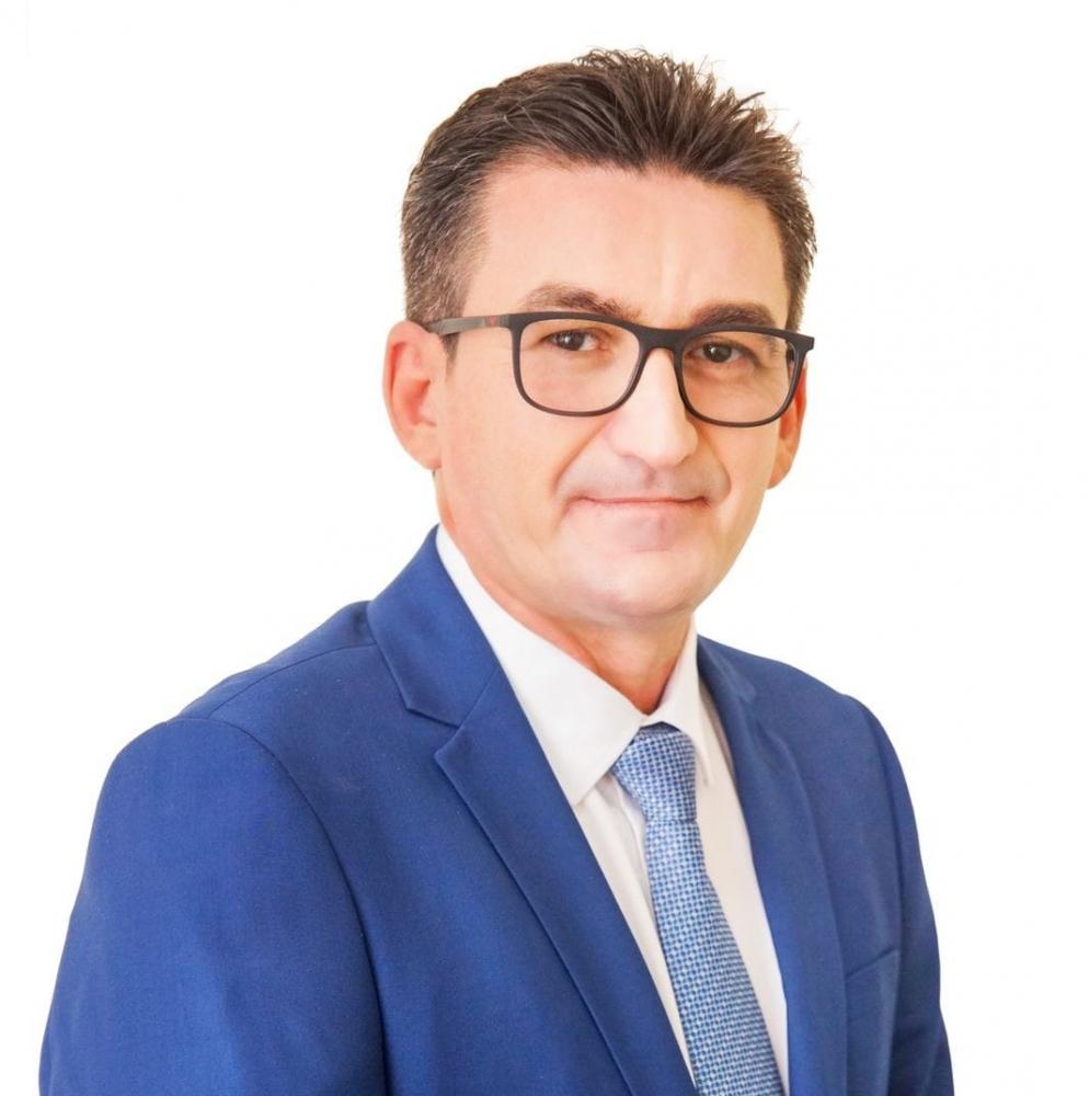 Vândalos cortam iluminação natalina em praça de Equador RN, prefeito manda reinstalar