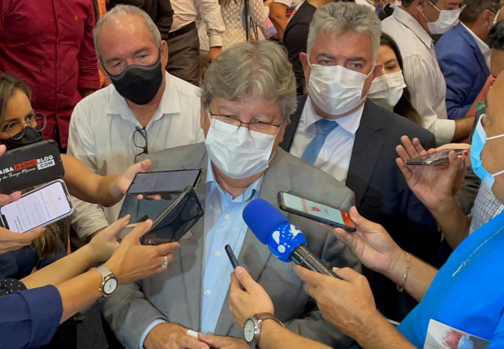 João Azevêdo admite volta de restrições em eventos com avanço da ômicron e da H3N2; decisão deve sair até sexta-feira