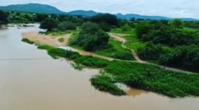 Rio Piancó amanhece com uma das maiores cheias dos últimos anos