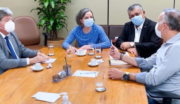 Movimentos de João Azevêdo fragilizam, geram reações contrárias diante de erros por não ter ainda partido