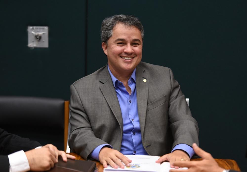 Efraim Filho diz que respeita voto de João Azevêdo em Lula e acha que isso não atrapalha aliança no Senado