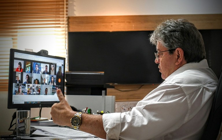 Em telefonema com João Azevêdo, ministro confirma nova remessa de vacinas para Paraíba