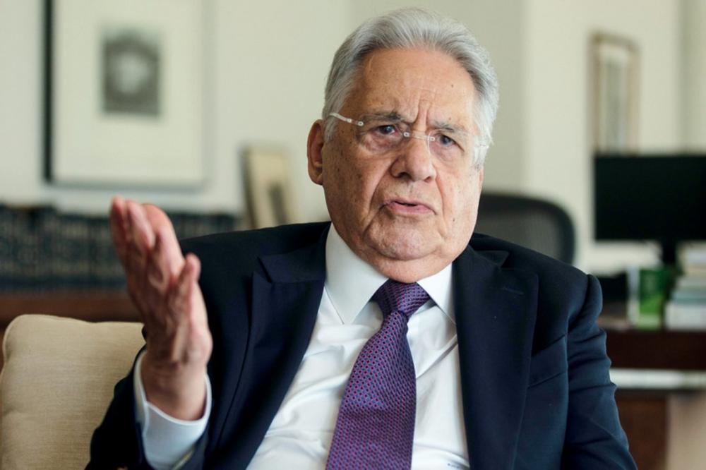 FHC é internado no Hospital Albert Einstein, em SP, após lesão no fêmur.