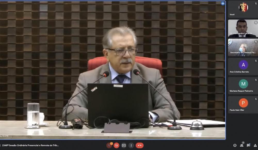 TCE fixa prazo para substituir professores contratados