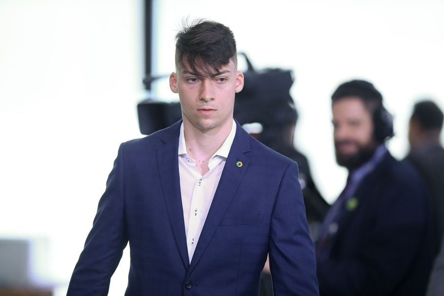 Jair Renan, filho de Bolsonaro, é intimado para prestar depoimento à Polícia Federal