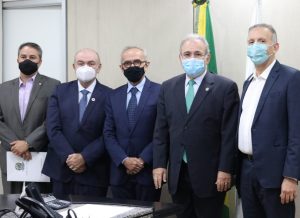 Cicero Lucena consegue com o ministro da Saúde medicamentos e equipamentos para João Pessoa