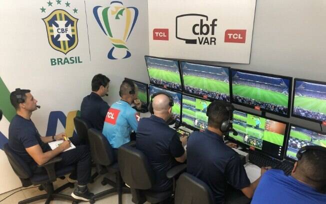 CBF demite diretor do VAR e 9 integrantes da comissão de arbitragem