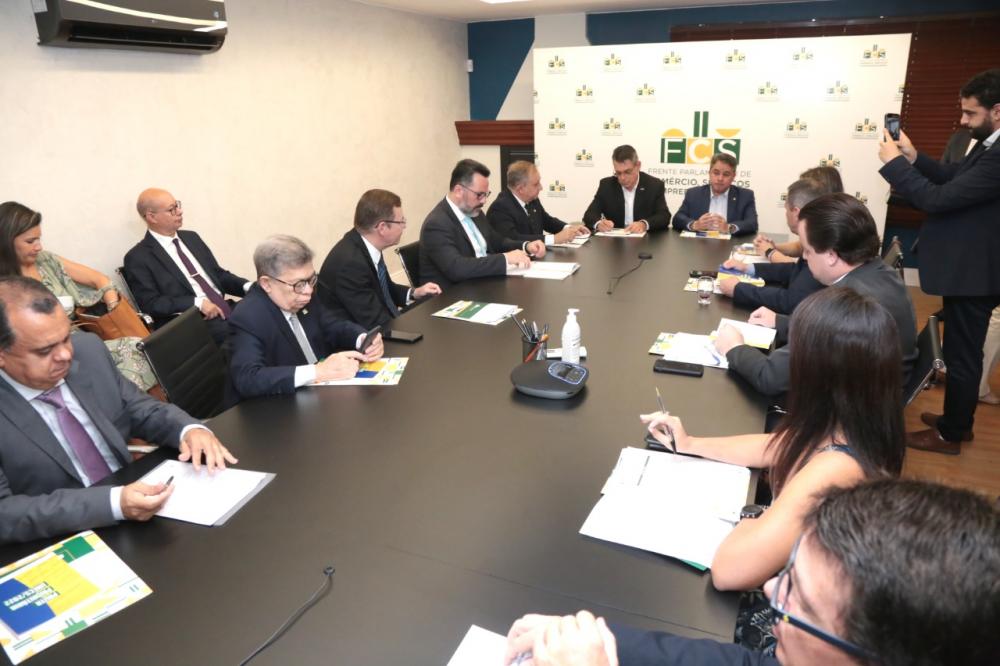 Efraim abre os trabalhos da Frente Parlamentar de Comércio em 2022 apresentando nova diretoria