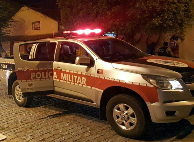 Mulher ataca esposo com garfo no vale do Piancó durante briga do casal