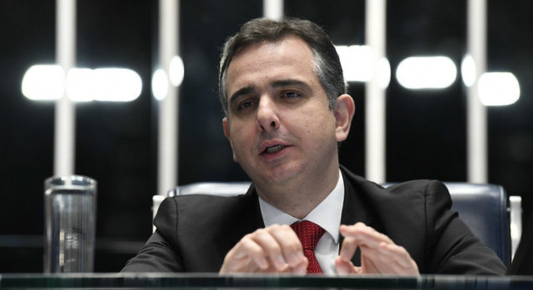 Presidente do Senado defende reunião com governadores para discutir alta nos combustíveis