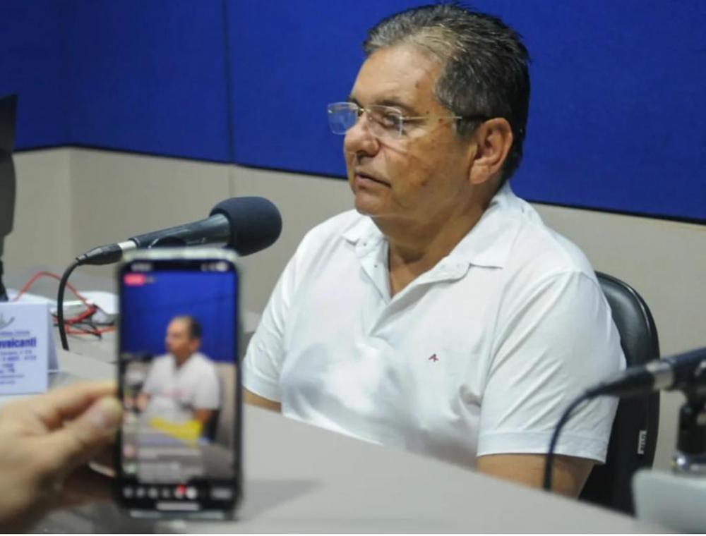 Adriano Galdino diz que Aguinaldo precisa assumir seu projeto ao Senado, mas sem transferir responsabilidade ao governador