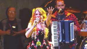 'Isso é um show de São João, não é um comício', diz Elba Ramalho ao ouvir 'Fora Bolsonaro' em Salvador Bahia