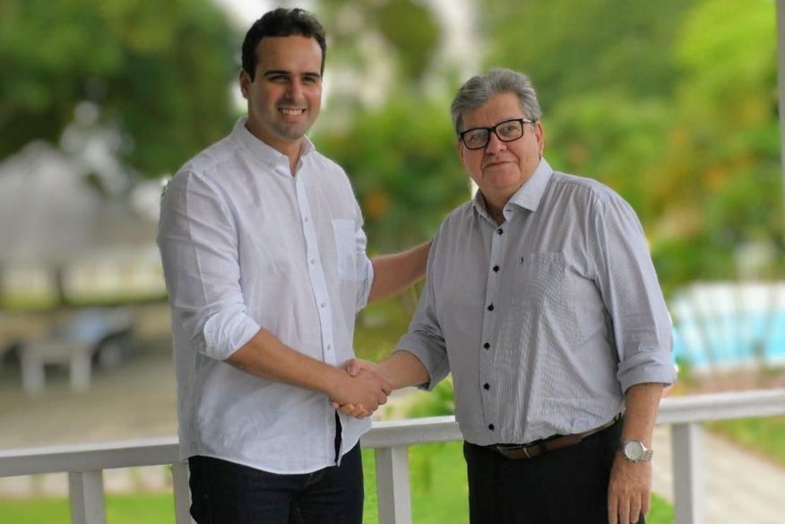 Após confirmação na chapa de João, Lucas Ribeiro entrega cargos a Bruno Cunha Lima e diz que postos sempre estiveram à disposição