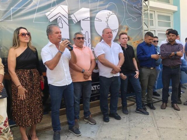 Prefeito de Patos assina ordem de serviço para obras na saúde, infraestrutura, educação e esporte