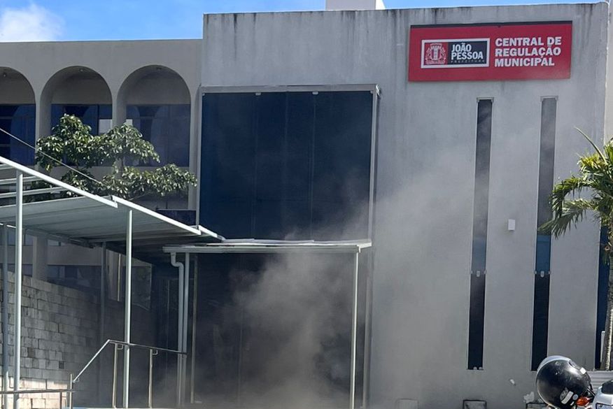 Prédio da Central de Regulação de João Pessoa é atingido por incêndio nesta quinta-feira