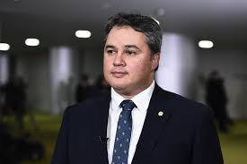 Efraim Filho diz que vai adotar neutralidade e abrirá portas para João Azevêdo pela Paraíba