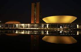 Proposta prevê linha de crédito do BNDES para consumidor negativado