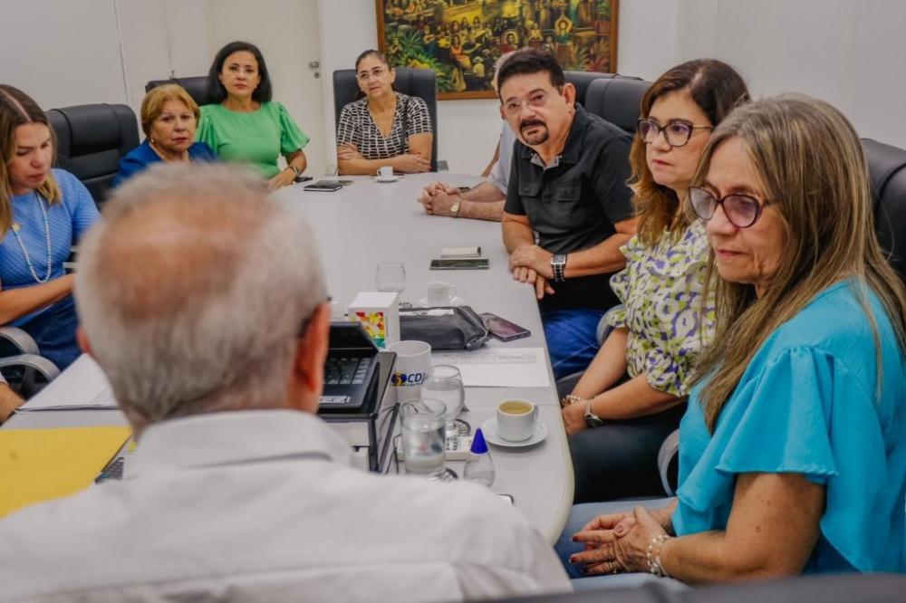 Prefeito Cícero Lucena anuncia reajuste de 15% aos professores da rede municipal em João Pessoa