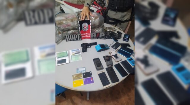 Polícia Militar prende três acusados e recupera produtos do roubo, em Patos