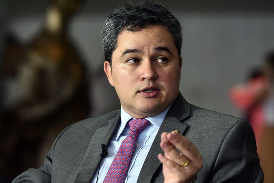 Efraim Filho cotado para liderar o União Brasil