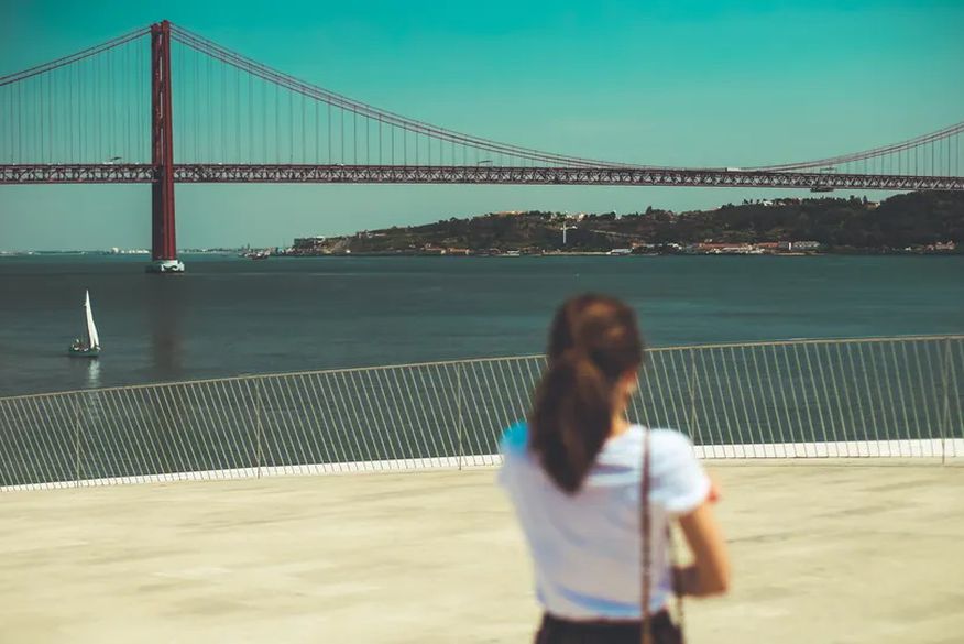 Portugal vai conceder autorização de residência de forma automática Medida beneficia imigrantes brasileiros e de nações africanas de língua portuguesa