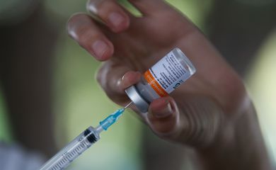 Brasil começa a aplicar vacina bivalente contra covid-19