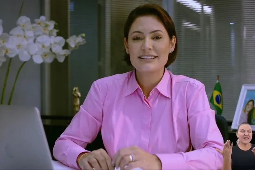 'Estou morando de aluguel', diz Michelle Bolsonaro ao divulgar filhotes para adoção