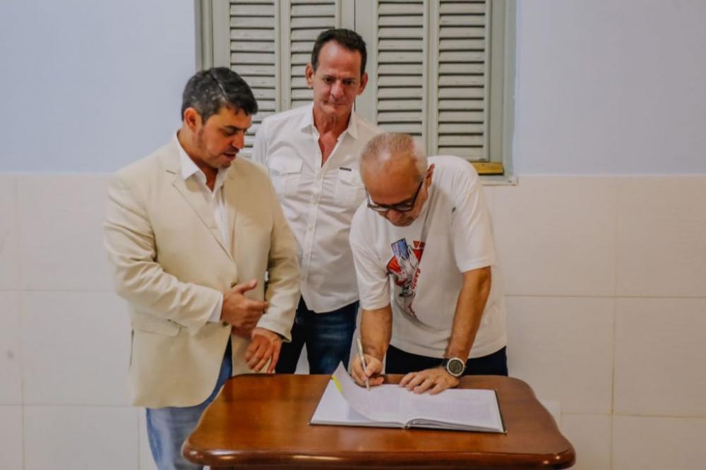 Cícero Lucena viaja a Portugal e Dinho Dowsley assume Prefeitura de João Pessoa