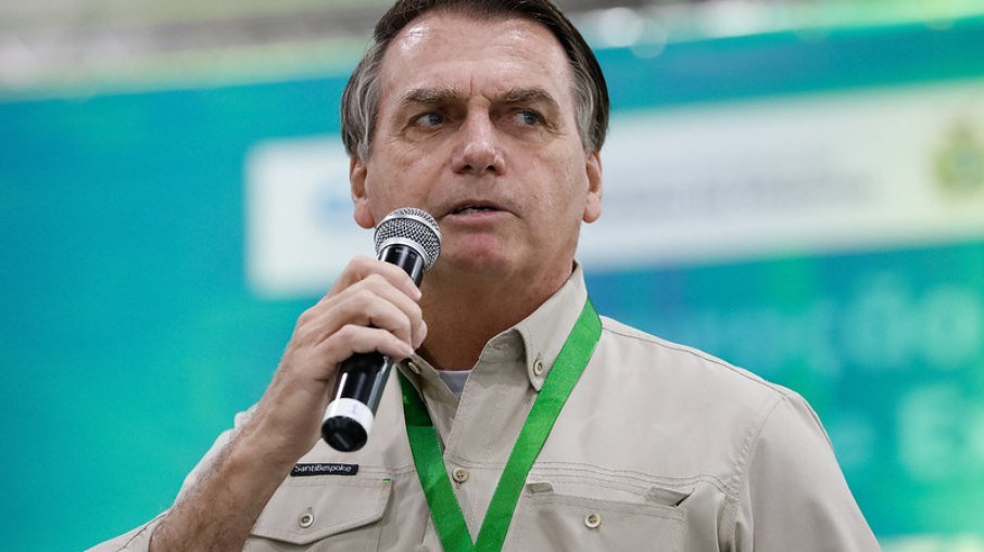 Bolsonaro volta a atacar lockdown e ameaça usar Forças Armadas se houver “caos”