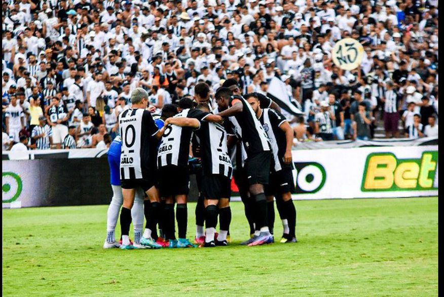 Sousa é aplaudido no Marizão após o Treze ser consagrado Campeão paraibano 2023