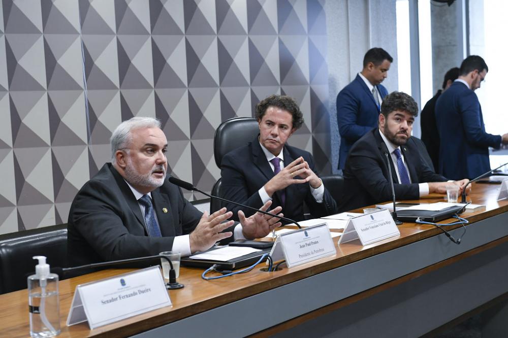 Atuação de Veneziano sobre preço dos combustíveis e energias renováveis é destaque nacional