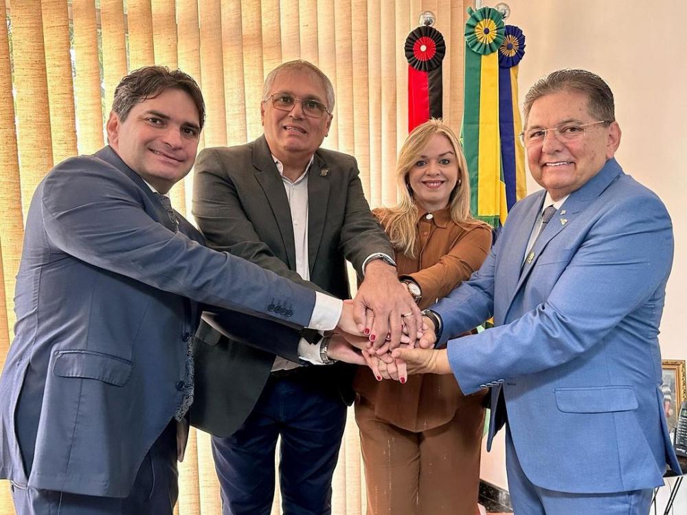 Murilo Galdino prestigia posse de deputada Sílvia Benjamin na Assembleia Legislativa da Paraíba 