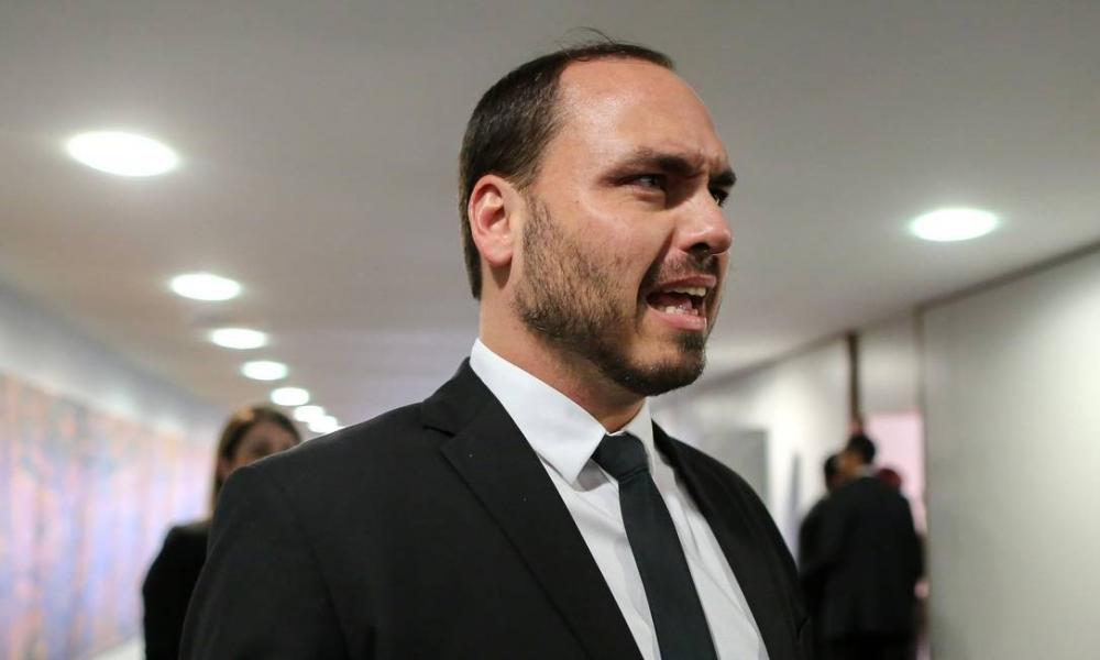 Carlos Bolsonaro recebeu R$ 91 mil em depósitos sem origem, aponta Ministério Público