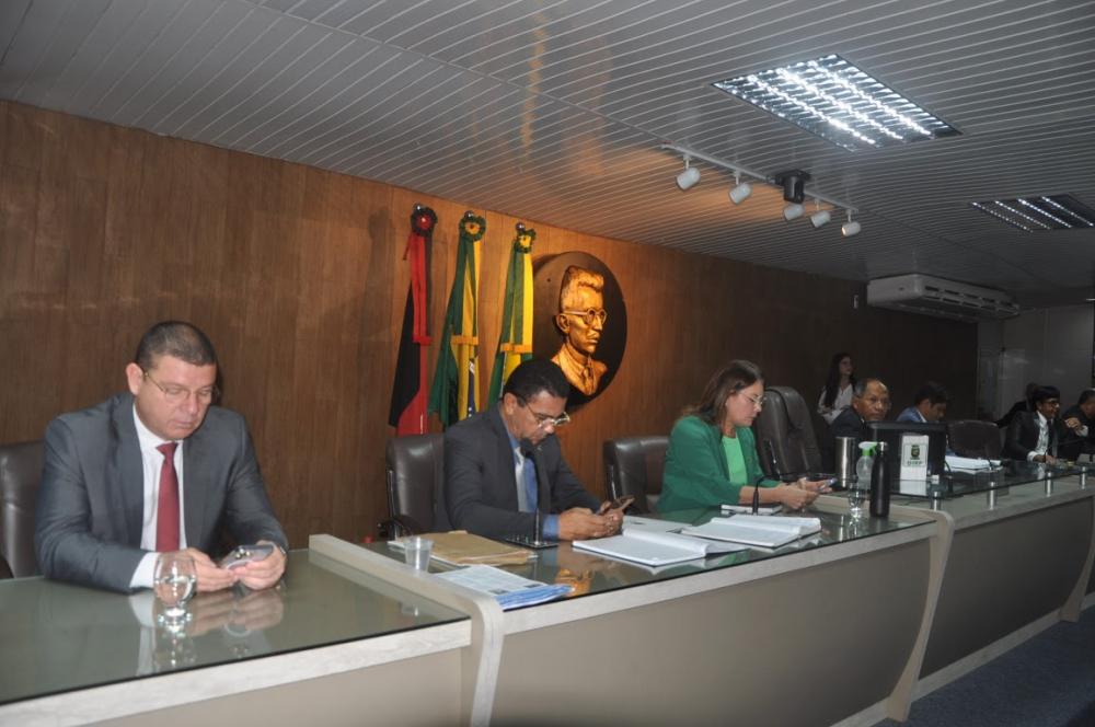 Vereador pede instalação de lombada e faixa elevada para pedestres em frente às escolas