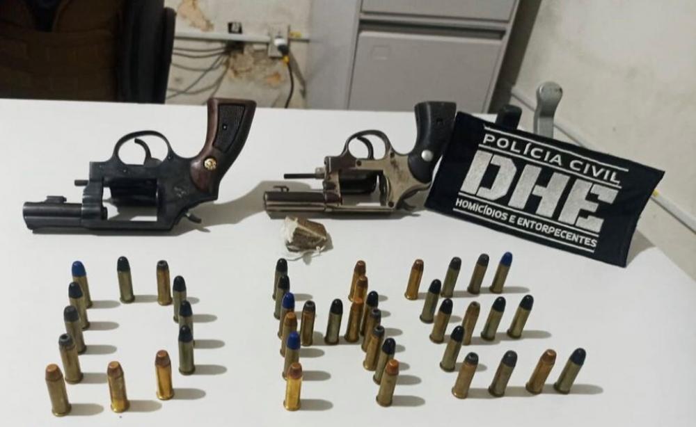 Indivíduo mais procurado de São Bento, acusado de 10 homicídios, é preso na Praia de Pipa RN, em Força Tarefa da DHE Patos