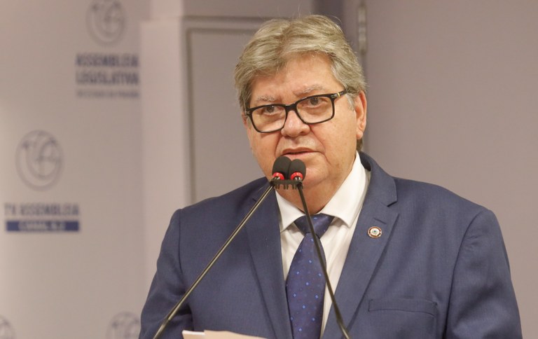 Governador João Azevêdo é submetido a uma angioplastia e médicos implantam stent