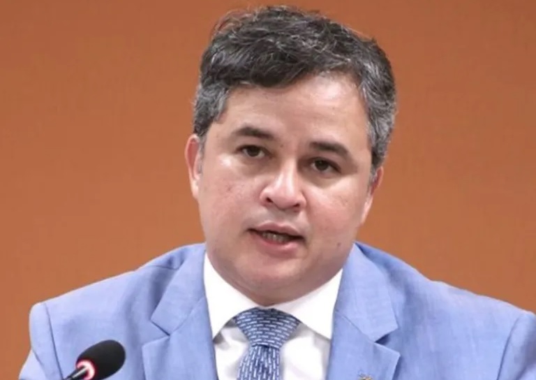 Efraim não foge de desafio ao governo mas prevê muita conversa até 2026