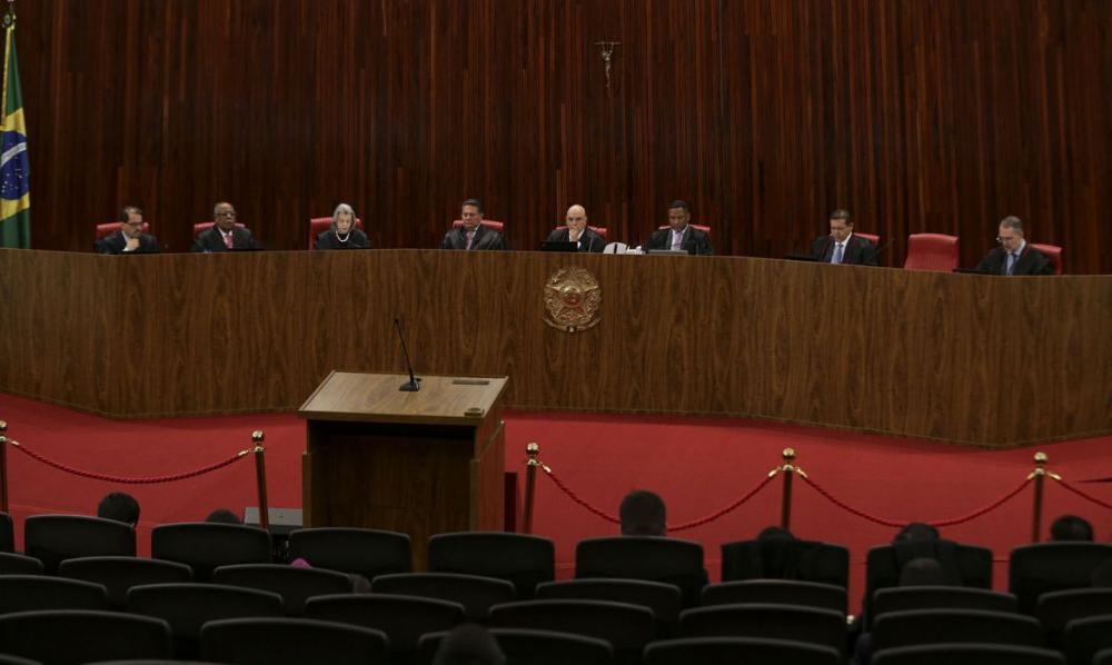Por 5 votos a 2, Ministros do Tribunal Superior Eleitoral (TSE) tornaram Bolsonaro inelegível por oito anos