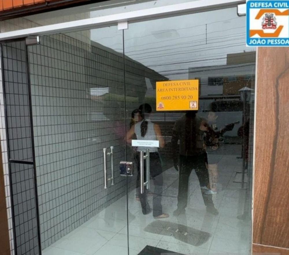 Prédio é interditado no bairro do Bessa, em João Pessoa, após vistoria; Defesa Civil constata risco de colapso