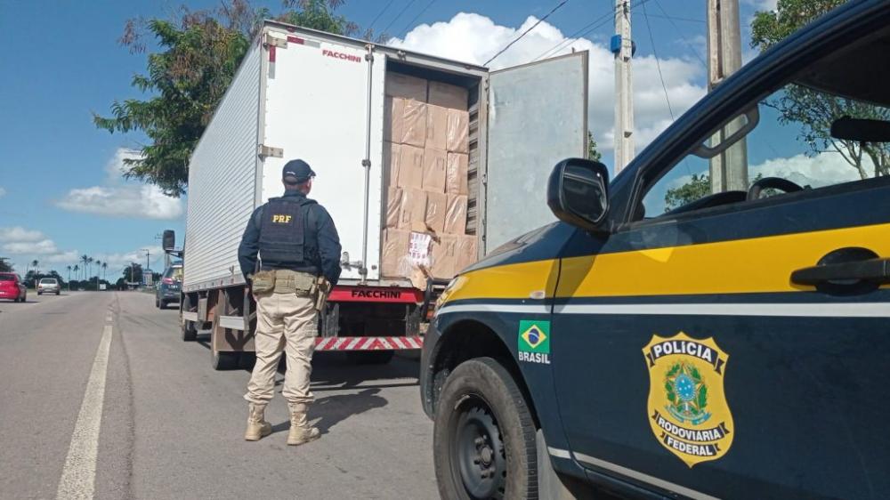 PRF na Paraíba apreende carga de cigarros contrabandeados avaliada em aproximadamente R$ 700mil